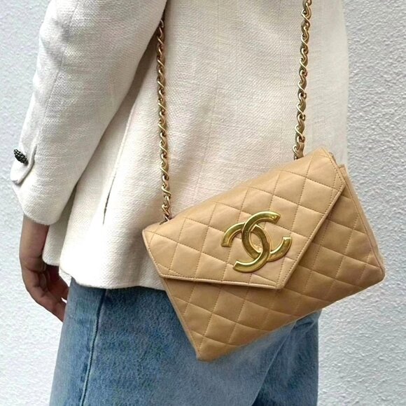 CHANEL Vintage Beige Lambskin Envelope Quilted Shoulder Bag Flap Chain